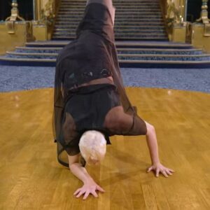 Piche Instagram - Jour J !  Les athlètes du cabaret @fantasma.show vous apprennent les bases pour être en forme olympique 😅

De quoi lâcher ses meilleurs moves pendant la cérémonie 🕺