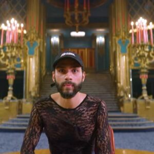Piche Instagram - Jour J !  Les athlètes du cabaret @fantasma.show vous apprennent les bases pour être en forme olympique 😅

De quoi lâcher ses meilleurs moves pendant la cérémonie 🕺