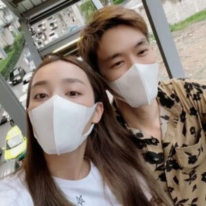 Pichukkana Wongsarattanasin Instagram - เป็นเดทที่สู้ชีวิตมาก 💕😅 รถติดจนต้องหาที่จอดรถ ขึ้นรถไฟฟ้า วิ่งเข้าโรงหนัง กินข้าวต่อเพราะดันลืมว่าไม่ได้จอดรถที่นี่ รีบกลับมาเอารถเพราะฝนจะตกอีก @paipartith  น่าฮัก😂❤️