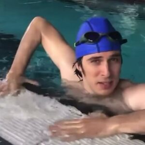 Pierpaolo Spollon Instagram - Così, come un @nicolomartinenghi qualsiasi. 🥇

P.S. Credits addominali il real DOC @matteorestivo 

-
#paris2024 #giochiolimpici #nuoto #olympics #spollondì