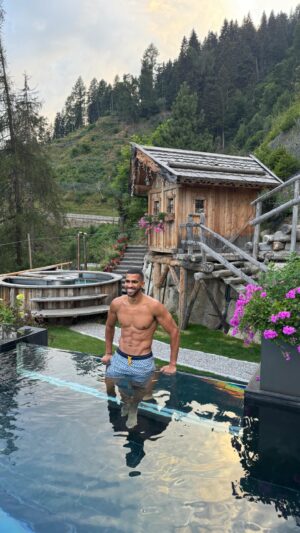 Pierre Abena Instagram - Living in a mountain dream… 🏔️💭✨ @chalet_al_foss 
.
.
.
.
.
.
.
#pierreabena #travellover #italianalps #mountainviews #italy #summerinitaly #summerdreams #ocho #abovetheclouds #travelprofessional #chaletalfoss