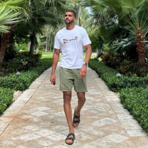 Pierre Abena Instagram - How do you create the life of your dreams? 💭— One step at a time… Be brave enough to figure out the steps towards your goals and take them! 🌴
.
.
.
.
.

#goals #bravery #onestepatatime #pierreabena #perseverance #ocho #travelblogger #fourseasons #oceanclub #tropicalvibes #summertravel #thekooples #wilhelminamodels #newyorkmodels #entreprenuerlifestyle #worldtravelscapes