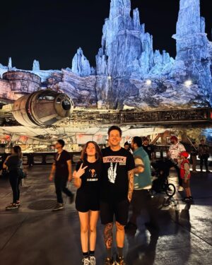 Pierre Bouvier Instagram - Father daughter bonding time at @disneyd23 @disneyland 💛. Thanks for having us @disneymusic .  So glad Lennon got to meet the cast of her favorite show @percyseries @walker.scobell @leahsavajeffries @aryansimhadri