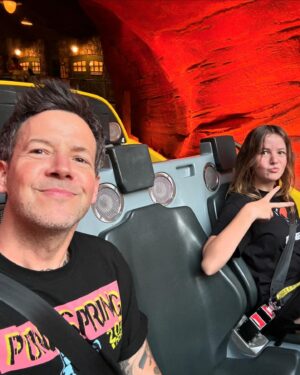 Pierre Bouvier Instagram - Father daughter bonding time at @disneyd23 @disneyland 💛. Thanks for having us @disneymusic .  So glad Lennon got to meet the cast of her favorite show @percyseries @walker.scobell @leahsavajeffries @aryansimhadri