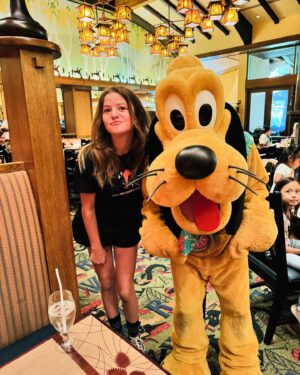 Pierre Bouvier Instagram - Father daughter bonding time at @disneyd23 @disneyland 💛. Thanks for having us @disneymusic .  So glad Lennon got to meet the cast of her favorite show @percyseries @walker.scobell @leahsavajeffries @aryansimhadri