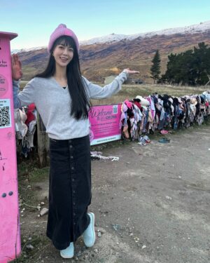 Ping-Ya Tai Instagram - 來自世界各地的原味內衣高高掛～～～👙
位在紐西蘭Wanaka通往皇后鎮的公路旁

主要目的是乳癌防治，可自由捐獻，或捐贈妳的內衣💪🏻

通常跟團的旅行團不會排的行程，自駕遊可以停下來休息拍照哦