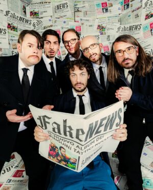 Pinguini Tattici Nucleari Instagram - Un anno esatto di Fake News oggi ❤️🐧