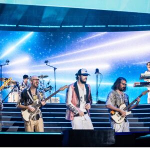 Pinguini Tattici Nucleari Instagram - Ieri a Campovolo abbiamo fatto la festa più grande della nostra vita: ben 80.000 anime si sono unite a noi per l’ultimo concerto di questo grande tour. Un finale col botto in un tempio della musica, dove abbiamo toccato il cielo. Dentro ogni fine c’è però un nuovo inizio quindi ecco la notizia: IL TOUR CONTINUA NEI PALASPORT! Chiaramente lo show non sarà uguale, a partire dalla scaletta e della “narrazione”, ma ne parleremo più avanti! Le prevendite saranno aperte da domani alle 10. Per ora vi basti sapere che ci becchiamo l’anno prossimo, non perdiamoci mica di vista! 🐧❤️