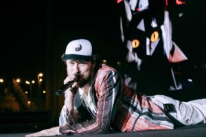 Pinguini Tattici Nucleari Instagram - Ed ecco l’ultimo stadio di questo tour assurdo: Messina e i suoi 40.000 scatenati! Come vedete in questo post, la festa è andata avanti ben oltre la fine del concerto. I video che ci avete mandato dei cori e dei canti per le strade dopo il live ci hanno riempito di gioia, questa è la Sicilia che amiamo! Grazie! L’ultima foto del carousel è quella del team completo, ovvero delle persone che hanno reso possibile tutto questo. Ci teniamo a ringraziare anche loro. Olbia e Campovolo, ora tocca a voi! Noi siamo pronti 😈