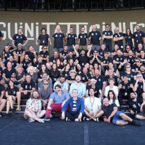 Pinguini Tattici Nucleari Instagram - Ed ecco l’ultimo stadio di questo tour assurdo: Messina e i suoi 40.000 scatenati! Come vedete in questo post, la festa è andata avanti ben oltre la fine del concerto. I video che ci avete mandato dei cori e dei canti per le strade dopo il live ci hanno riempito di gioia, questa è la Sicilia che amiamo! Grazie! L’ultima foto del carousel è quella del team completo, ovvero delle persone che hanno reso possibile tutto questo. Ci teniamo a ringraziare anche loro. Olbia e Campovolo, ora tocca a voi! Noi siamo pronti 😈