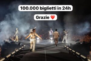 Pinguini Tattici Nucleari Instagram - In sole 24 ore, da ieri a oggi. Grazie, davvero. Vi aspettiamo nel nostro nuovo tour. Non perdiamoci mica di vista. ❤️