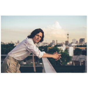 Piru Saez Instagram - Y como sigue esto?
Sea como sea, que sea cuidándonos juntos ❤️🙏🏻
Por este momento como siempre y más, tengo mucho para dar. Se vienen mis canciones nuevas.
Por un lado, más personal, para mover tu espíritu, diferente a lo que hice antes y llevará el nombre con el que me conocen.
Por otro lado, conectando al rock de mi corazón, en una nueva etapa con mis queridos @coverheadsrock .
Y también, al fin realizar un sueño de tanto amor y tiempo con las primeras canciones de @deniseromanook .
Te invito y te recibo con el alma abierta y una canción que te deje algo bueno.
Han pasado muchas, muchísimas cosas transformadoras hasta llegar aquí y hoy lo siento fuerte de corazón: 2020 nos quiere encendidos, multifacéticos y aportando lo mejor desde nuestro humilde lugar. Sumemos.
Esto ya esta sucediendo. Adelante.
❤️
#musica #presente #futuro 
#nuevaera #nuevotiempo 
ph @marianonocitto
