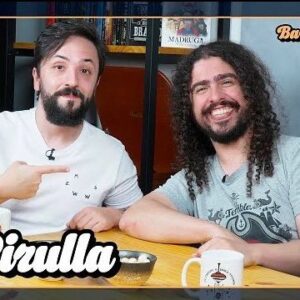Pirula Instagram - Saiu o segundo episódio do nosso podcast, o Bar da Esquina! Dessa vez, o papo foi com o @pirulla25 que, além de saber tudo sobre Chaves e Chapolin, também trouxe tantas informações legais que… bom, nem dá pra falar aqui. Confira a conversa de mais de 2 horas com esse cara gente finíssima no nosso canal lá no YouTube ou nas principais plataformas de áudio! 
#chaves #chapolin #series #humor #comedia #podcast