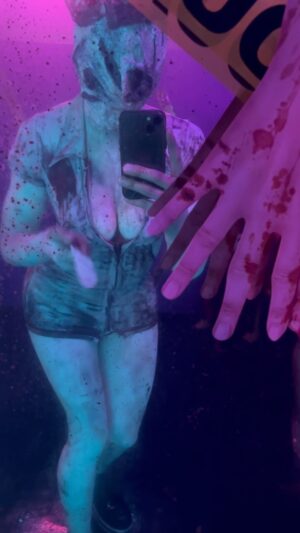 Pixie Pixie Instagram - FANTASÍA TOTAL DE ENFERMERA DE SILENT HILL☠️ no tienen idea de cuánto me aterraba este personaje en mi adolescencia y en general todos los mounsteuos de Silent hill!… ODIO que solo tengo esto grabado ! Disfrute los horrores este 🎃 Halloween!
.
.
.
#dragqueen #drag #gay #makeup #lgbt #rupaulsdragrace #instagay #dragrace #rpdr #queer #instadrag #pride #lgbtq #queen #dragqueens #dragmakeup #dragshow #rupaul #dragqueensofinstagram #gayboy #dragqueenmakeup #love #fashion #makeupartist #mua #art #localqueen #dragartist #gaypride

Todo el trajecito y máscara hecha por mi🥰