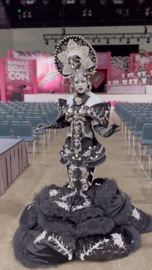 Pixie Pixie Instagram - An incredible DRAG CON L.A. 2024✨ @wowpresentsplus  @wowpresentspluses @dragracemexico  one of the best days of my entire life 🤩 thanks a Lot of @purustaliiban🎥 & @valencia_gonzaga  for these wonderfull design