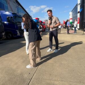 Pol Espargaró Instagram - • Mi recap del finde en el #SilverstoneGp con @izaskunruizgp y todo el equipo @dazn_es 🤩 que ganas del próximo…!!!
• My weekend recap at #SilverstoneGp w @izaskunruizgp & @dazn_es team 🤩 can’t wait to next one…!!! 
#MotoGp
📸 @davidacedo