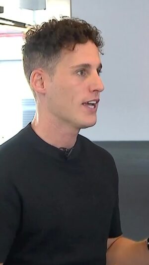 Pol Espargaró Instagram - Los botones del manillar son claves para los pilotos de #MotoGP 👀

@polespargaro nos explica en ‘ADN de Piloto’ cómo se activan los distintos mapas y cómo funcionan

Disfruta de esta masterclass sobre telemetría GRATIS en DAZN

#MotoGP #PolEspargaro #ADNdePiloto #DAZN