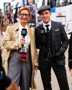 Pol Espargaró Instagram - • Mi recap del finde en el #SilverstoneGp con @izaskunruizgp y todo el equipo @dazn_es 🤩 que ganas del próximo…!!!
• My weekend recap at #SilverstoneGp w @izaskunruizgp & @dazn_es team 🤩 can’t wait to next one…!!! 
#MotoGp
📸 @davidacedo