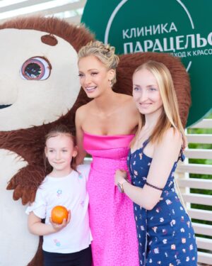 Polina Maksimova Instagram - 1 июня 2024.

ЛЕТО. ДЕТИ. ПАРАЦЕЛЬС.

Это было масштабно! 
Это было феерично! 
Это было грандиозно! 

@paracels_clinic_ ❤️

#ВМЕСТЕ