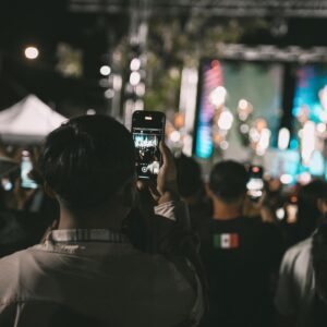 Poncho Lizarraga Instagram - ¡St Luis,IL! 🎶 Ayer fue una noche increíble gracias a todos ustedes. La energía y el entusiasmo de la multitud nos llenaron de alegría. Fue un honor compartir nuestra música con tantos fans apasionados. ¡Nos llevamos su apoyo en el corazón! #BandaElRecodo #GraciasPorSuApoyo