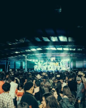 Poncho Lizarraga Instagram - ¡Marshalltown, Iowa! 🎶 Gracias por darnos una noche espectacular. La multitud fue increíble y su pasión por la música nos inspiró. Fue un placer compartir el escenario con ustedes y ver cómo disfrutaban cada canción. ¡Nos llevamos su cariño en el corazón! #BandaElRecodo #MarshalltownIowa #GraciasPorSuApoyo