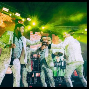 Poncho Lizarraga Instagram - ¡Omaha, N,B ! 🎶 Gracias a todos los que nos acompañaron anoche en una presentación inolvidable. Su energía y entusiasmo nos hicieron sentir como en casa. Fue increíble ver a tanta gente disfrutando de nuestra música. ¡Nos llevamos sus aplausos en el corazón! #BandaElRecodo #GraciasPorSuApoyo