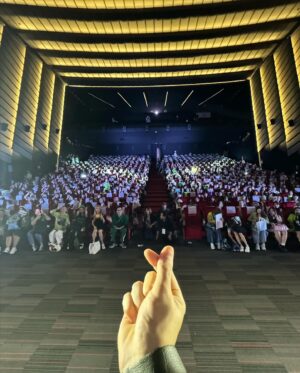Poompat Iam-samang Instagram - เพิ่งมีโอกาสได้มานั่งพิมพ์จริงๆ งานจบไปหลายวันแล้วแต่ยังคิดถึงภาพและบรรยากาศอยู่ในทุกๆวัน ขอบคุณทุกๆคนนะที่ร่วมเดินทางมาตลอด 12 ตอนที่ผ่านมาของ My Standin ตัวนายตัวแทน ดีใจมากๆที่ได้เห็นทุกคนอินไปกับเรื่องราว กับตัวละคร ซีรีส์เรื่องนี้ทำให้ผมได้พบเจอกับพี่ๆน้องๆแฟนคลับทุกๆคน และรวมไปถึงพี่ๆน้องๆทีมงานและนักแสดงอีกมากมายที่เข้ามาร่วมแชร์ประสบการณ์ดีๆครั้งนี้ไปด้วยกัน
ก่อนอื่นเลยขอขอบคุณ ภูมิ ที่มาเป็นโจที่สมบูรณ์แบบที่สุด นายคือโจจริงๆที่ไม่ว่าวันไหนที่ถ่ายเวลามองไปเห็นก็รู้สึกถึงโจอยู่ตลอด ขอบคุณที่เต็มที่ไปด้วยกัน ไม่ว่าจะเหนื่อยขนาดไหนแต่เราก็เต็มที่และผ่านมันไปได้เสมอ ตั้งแต่วันแรกที่ได้เวิร์คช้อปด้วยกันจนวันนี้ ความเต็มที่ของนายไม่เคยลดลงเลย ขอบคุณที่เข้ามาเติมเต็มและเข้ามาเป็นพาร์ทเนอร์ที่ดีต่อกันเสมอ มีอะไรเราได้คุยกันอยู่เสมอๆและต่อจากนี้ไม่ว่ายังไงพี่จะอยู่ตรงนี้เสมอครับ ขอบคุณนักแสดงทุกท่านที่เข้ามาร่วมทำให้ซีรีส์เรื่องนี้มีมิติที่หลากหลาย เข้ามาเติมเต็มทุกตัวละครได้อย่างสมบูรณ์ ขอบคุณพี่เมฆ พี่ซู พี่อินทัช พี่บิลลี่ น้องปอเช่ น้องล้อตเต้ น้องวินเน่อ และนักแสดงท่านอื่นๆทุนท่านเลยครับ
ขอบคุณท่าน ผกก เพ้พ นะครับที่เปิดพื้นที่นี้ให้นักแสดงทุนคนได้มีส่วนร่วมในการทั้งดีไซน์ตัวละคร เปิดกว้างในchoiceของการแสดง และช่วยนำพาตัวละครทุกตัวให้บรรลุเป้าหมายของทุกตัวละคร ขอบคุณทีมงานท่านอื่นๆทุกท่านไม่ว่าจะเป็น ภาพ แสง สี เสียง จัดการ ผู้จัด iQIYI และทีมอื่นๆทุกทีมเลยครับ ได้มิตรภาพดีๆจากกองนี้ไปเยอะมากจริงๆครับ หวังว่าจะได้พบกับทุกท่านในเร็ววันนะครับ
ขอบคุณพี่ๆน้องๆแฟนคลับทุกท่านที่น่วมเดินทางกันมา ไม่ว่าเราจะโคจรมาพบกันเมื่อไหร่ก็ตาม ขอบคุณได้เข้ามาร่วมแชร์ประสบการณ์ครั้งนี้ไปด้วยกัน ดีใจมากๆที่เราได้พบกันน
ต่อจากนี้อาจจะไม่มีวันศุกร์ที่ได้มานั่งดูไปพร้อมๆกับทุกคนแล้ว ไม่มีต้องวิ่งหาชุดแบบไฟไหม้ตอนวันพฤหัสหรือศุกร์เช้าแล้ว ไม่ได้เรียนรู้คำด่าใหม่ๆจากทวิตด่าบักหมิงแล้ว และเรื่องราวอีกมากมายที่เกิดขึ้นมาตลอด 12 ตอนนี้ แต่ทุกอย่างที่เกิดขึ้น จะถูกเก็บไว้ในพื้นที่พิเศษในความทรงจำของผมเสมอไป ขอบคุณทุกๆคนนะครับ 🤍🤍🤟🏻