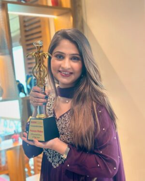 Poonam Mishra Instagram - Thank you so much @inside_cover_ ….
A big thank you to all my family (fans and lovely audience) for all your constant love and support ….
I love you all….
Mua @u_bonita_by_swikrutee_ 
P.c: @keshab_raaz