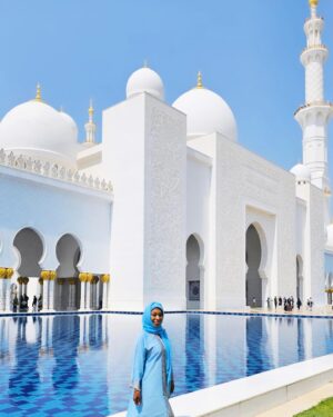 Porscha Coleman Instagram - Abu Dhabi 💙 The Grand Mosque 🕌 Swipe 👈🏽

When I tell you the PEACE that I’m experiencing on this trip 💙 

This place was so magical & a sight to behold. An experience like no other! I truly love it here.

@afrozons @afrozonssoundoff @escapeenvytravel
@dottdaley @visitabudhabi 

#global #travels #dubai #AbuDhabi #fyp #foryoupage #foryourpage #photos #photo #explore #explorepage #porschacoleman #viral #fypage #explorer #images #photography #global #mosque #content #afrozons #afrozonssoundoff #worldwide #traveler #portraitphotography #video #lifegoals #lifeisgood