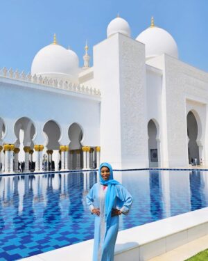 Porscha Coleman Instagram - Abu Dhabi 💙 The Grand Mosque 🕌 Swipe 👈🏽

When I tell you the PEACE that I’m experiencing on this trip 💙 

This place was so magical & a sight to behold. An experience like no other! I truly love it here.

@afrozons @afrozonssoundoff @escapeenvytravel
@dottdaley @visitabudhabi 

#global #travels #dubai #AbuDhabi #fyp #foryoupage #foryourpage #photos #photo #explore #explorepage #porschacoleman #viral #fypage #explorer #images #photography #global #mosque #content #afrozons #afrozonssoundoff #worldwide #traveler #portraitphotography #video #lifegoals #lifeisgood