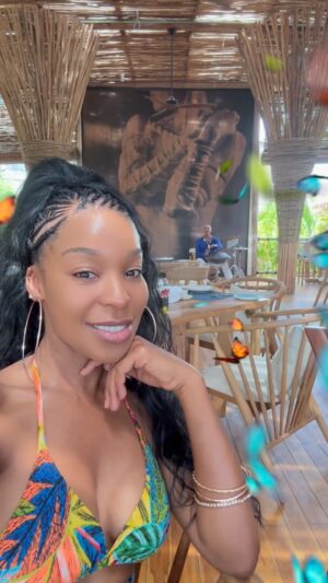 Porscha Coleman Instagram - One of many Birthday memories on 7/12 from Tulum 🇲🇽🎂🏝️ This artist created a song for me on the spot 😍 Step ya game up if you want her attention, fellas 😜🎵 More photos & videos from my Top Shelf Birthday Weekend OTW ♋️🥳

#fb #facebook #fyp #reels #foryou #foryoupage #facebook #foryourpage #video #explore #explorepage #videos #porschacoleman #viral #fypage #reelsvideo #explorer #celebrity #content #global #facebookreels #tulum #birthday #mexico #videos #birthdaygirl #viral #viralvideo