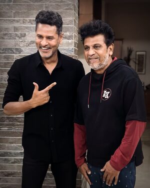 Prabhu Deva Instagram - ಇವ್ರಿಗೆ ಡಾನ್ಸ್ ಮಾಡ್ಸೋದು ಇಷ್ಟ. ನನಗೆ ಡಾನ್ಸ್ ಮಾಡೋದು ಇಷ್ಟ. ಈ ಫೋಟೋದಲ್ಲಿ ಮಾತ್ರ ಸೈಲೆಂಟ್ ಆಗಿ ನಿಂತಿದೀವಿ :)

Always a pleasure interacting with you @prabhudevaofficial thanks for coming home ❤️

#KaratakaDamanaka