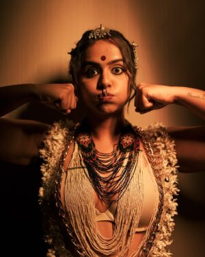 Prachi Tehlan Instagram - THE POORAM
she represents the aroma of pooram flowers , the bright fireworks ,the chains of elephants , the blings of the shops . She is elegant as the Nettipattam .

Artist ::: @prachitehlan 
Concept , styling & creative direction ::: @diljinkrishnan 
Photographed by ::: @ameer_mango 
Makeup by ::: @makeup_by_shibinantony 
Mua assisted by ::: @delia_john__ 
Location ::: @ramadaresortkochi
