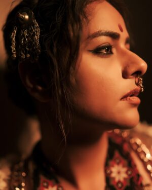Prachi Tehlan Instagram - THE POORAM
she represents the aroma of pooram flowers , the bright fireworks ,the chains of elephants , the blings of the shops . She is elegant as the Nettipattam .

Artist ::: @prachitehlan 
Concept , styling & creative direction ::: @diljinkrishnan 
Photographed by ::: @ameer_mango 
Makeup by ::: @makeup_by_shibinantony 
Mua assisted by ::: @delia_john__ 
Location ::: @ramadaresortkochi