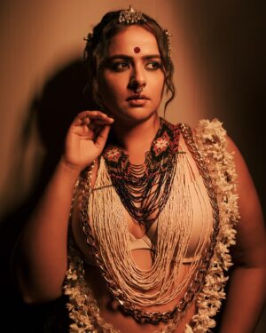 Prachi Tehlan Instagram - THE POORAM
she represents the aroma of pooram flowers , the bright fireworks ,the chains of elephants , the blings of the shops . She is elegant as the Nettipattam .

Artist ::: @prachitehlan 
Concept , styling & creative direction ::: @diljinkrishnan 
Photographed by ::: @ameer_mango 
Makeup by ::: @makeup_by_shibinantony 
Mua assisted by ::: @delia_john__ 
Location ::: @ramadaresortkochi
