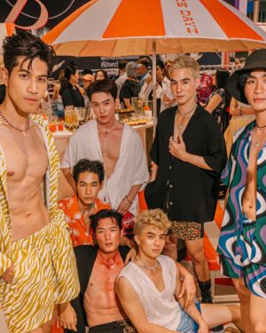 Pranapong Khaisang Instagram - Warm welcome @daze_dayz to BKK!! and congratulations to on the opening of this POP-UP STORE!!
Come visiting this resort wear from South Korea on the 1st Floor, EmSphere District!! #dazedayz