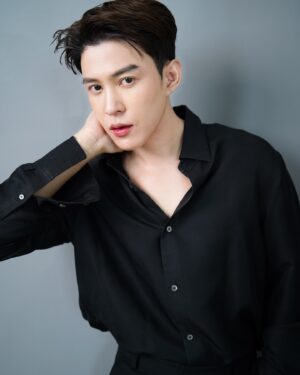 Pranapong Khaisang Instagram - 🤍🖤