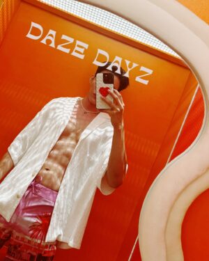 Pranapong Khaisang Instagram - Warm welcome @daze_dayz to BKK!! and congratulations to on the opening of this POP-UP STORE!!
Come visiting this resort wear from South Korea on the 1st Floor, EmSphere District!! #dazedayz