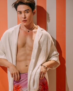 Pranapong Khaisang Instagram - Warm welcome @daze_dayz to BKK!! and congratulations to on the opening of this POP-UP STORE!!
Come visiting this resort wear from South Korea on the 1st Floor, EmSphere District!! #dazedayz