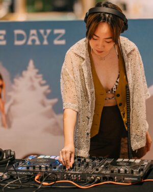 Pranapong Khaisang Instagram - Warm welcome @daze_dayz to BKK!! and congratulations to on the opening of this POP-UP STORE!!
Come visiting this resort wear from South Korea on the 1st Floor, EmSphere District!! #dazedayz