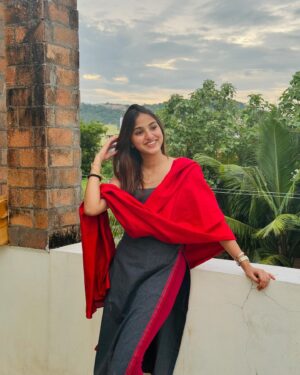 Pranavi Manukonda Instagram - 🍀♥️

My designer: @shilpacouture ✨

#traditional #love #chittoor #instagood #instadaily