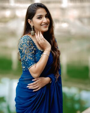 Pranavi Manukonda Instagram - 💫♥️

Wearing: @elegant_threads_by_salma
PC: @rollingcaptures
MUAH: @bridal_makeup_vijayawada
