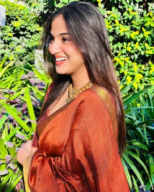 Pranavi Manukonda Instagram - విజయదశమి శుభాకాంక్షలు ✨♥️

#festival #saree #love #traditional #instagram #instadaily #instagood