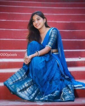 Pranavi Manukonda Instagram - Happy varalakshmi vratam✨♥️

Wearing: @likkis_boutique 
PC: @1000pixelsbyvarma