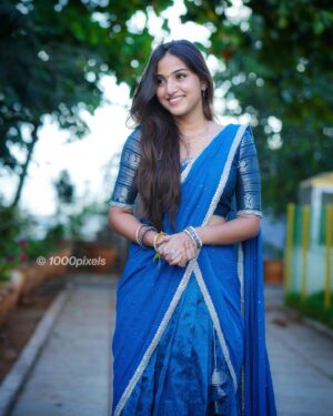 Pranavi Manukonda Instagram - Happy varalakshmi vratam✨♥️

Wearing: @likkis_boutique 
PC: @1000pixelsbyvarma