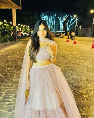 Pranavi Manukonda Instagram - ✨💕🎀

Wearing: @arisha_label 
PC: @neema_kv 🎀