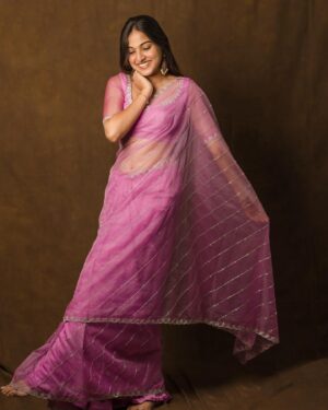 Pranavi Manukonda Instagram - Nothing feels as perfect as a saree ✨♥️

Wearing: @ahdahbyjp 
PC: @_anupphotography