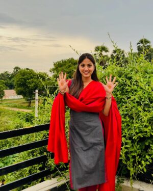 Pranavi Manukonda Instagram - 🍀♥️

My designer: @shilpacouture ✨

#traditional #love #chittoor #instagood #instadaily