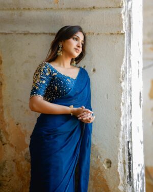 Pranavi Manukonda Instagram - 💫♥️

Wearing: @elegant_threads_by_salma
PC: @rollingcaptures
MUAH: @bridal_makeup_vijayawada