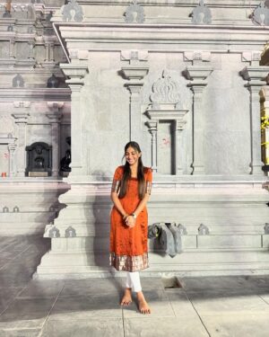 Pranavi Manukonda Instagram - You can 🤫♥️

#spiritual #temple #love #traditional #can